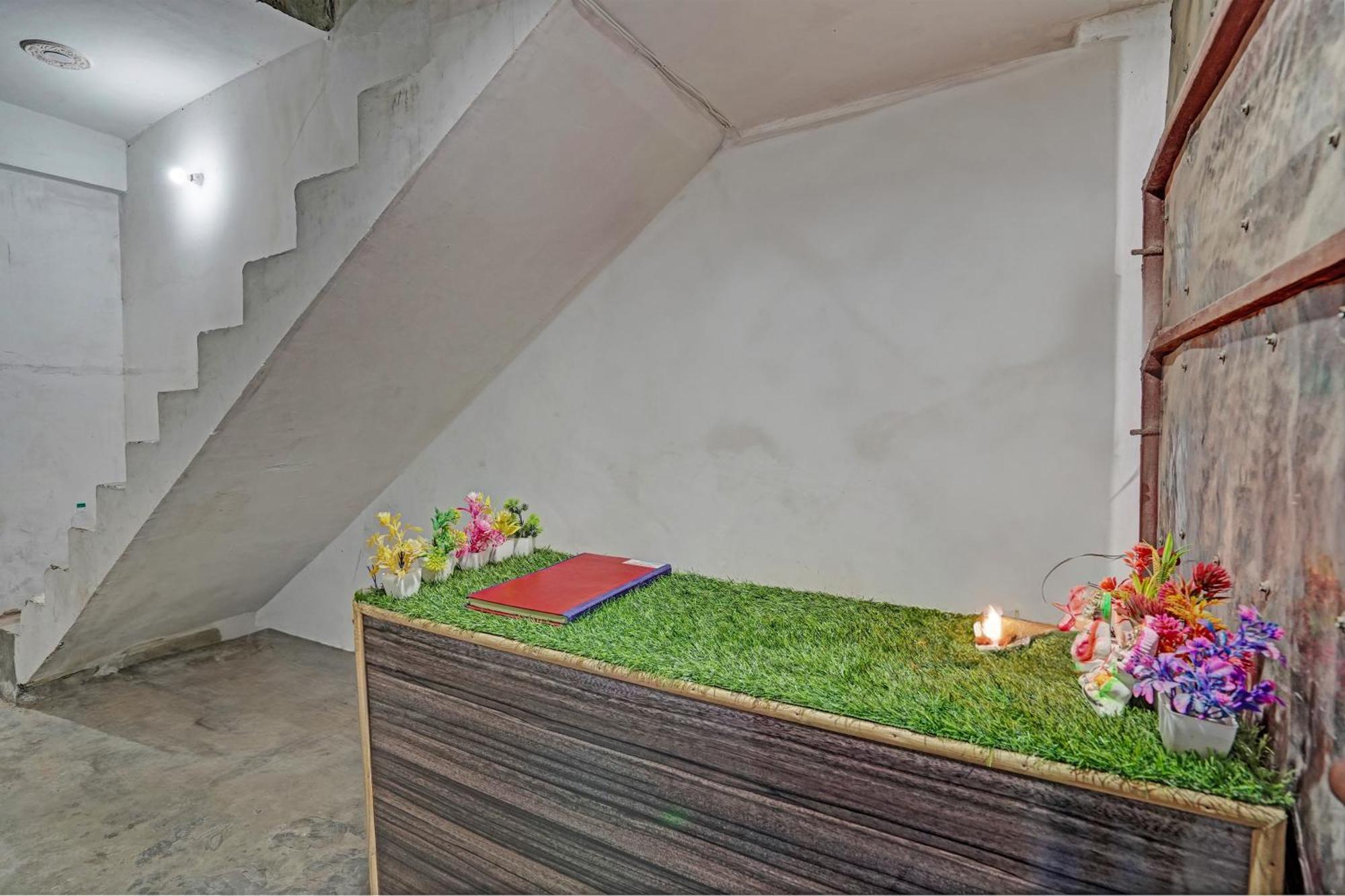 Oyo Double Ss Hotel Hathras Bagian luar foto