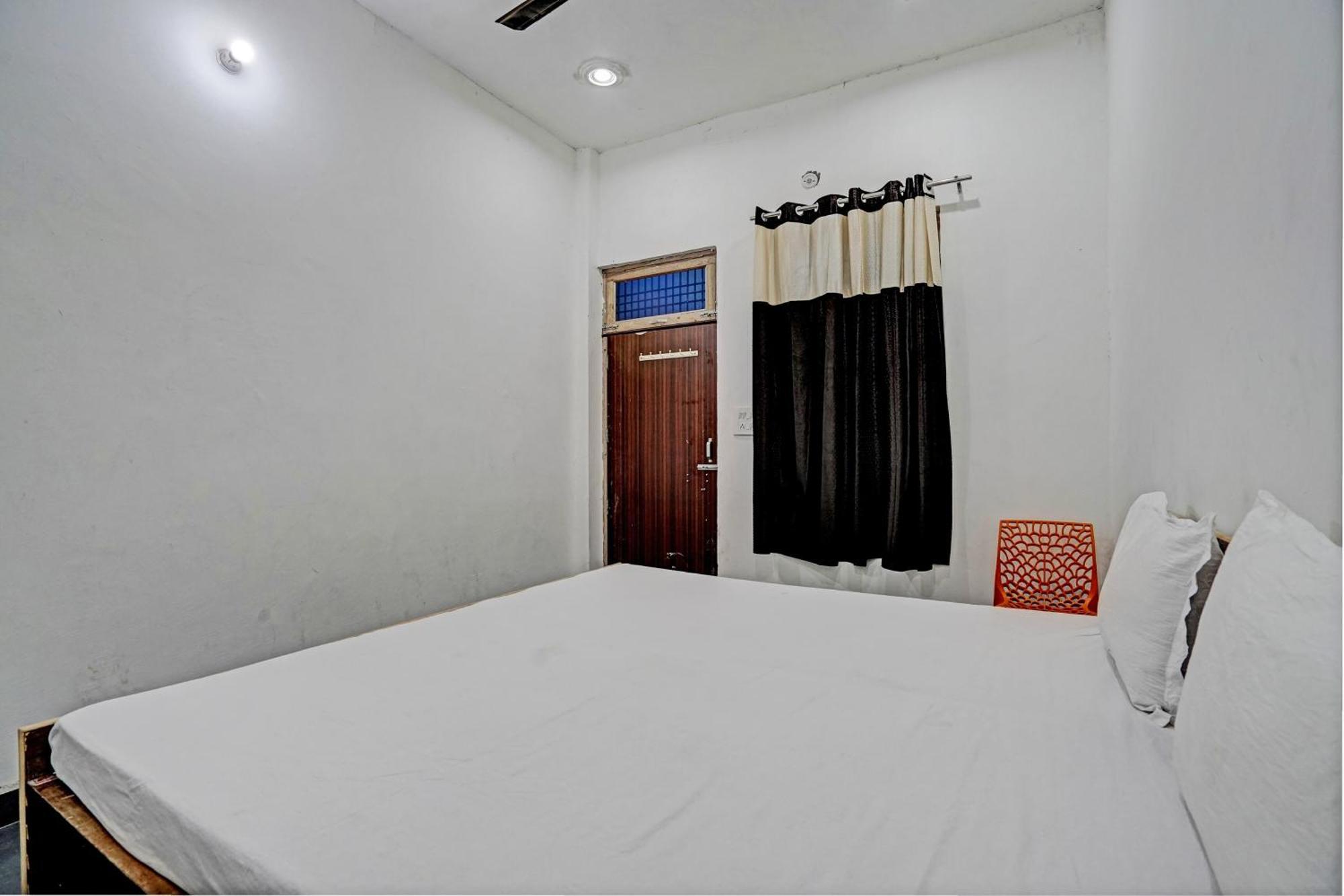 Oyo Double Ss Hotel Hathras Bagian luar foto