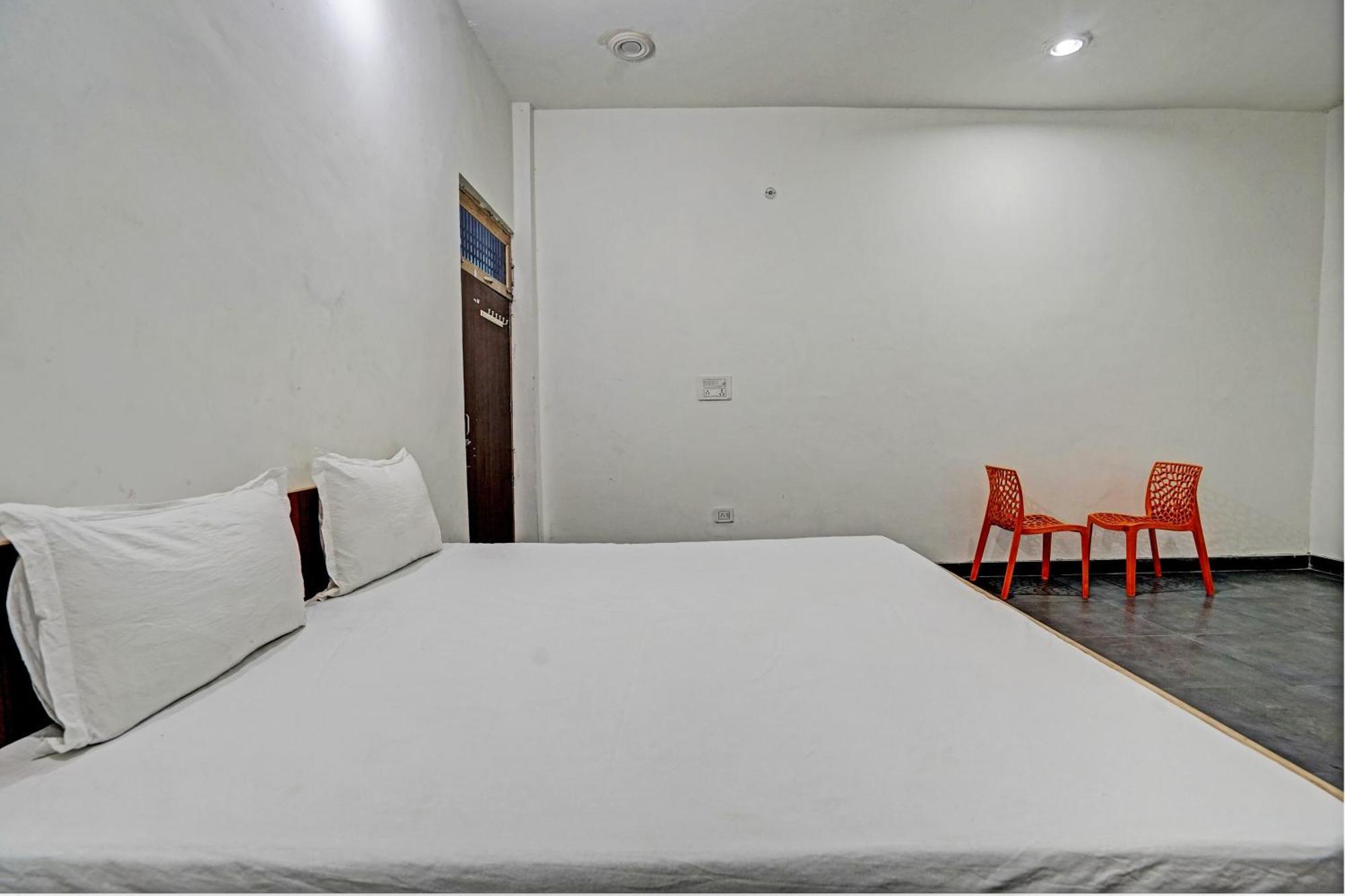 Oyo Double Ss Hotel Hathras Bagian luar foto