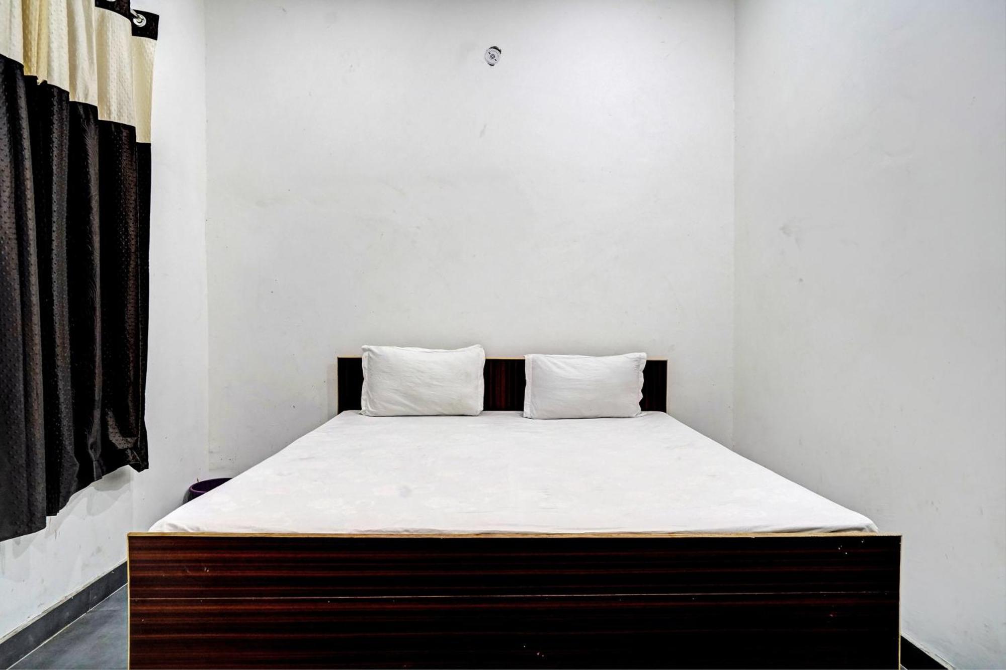 Oyo Double Ss Hotel Hathras Bagian luar foto