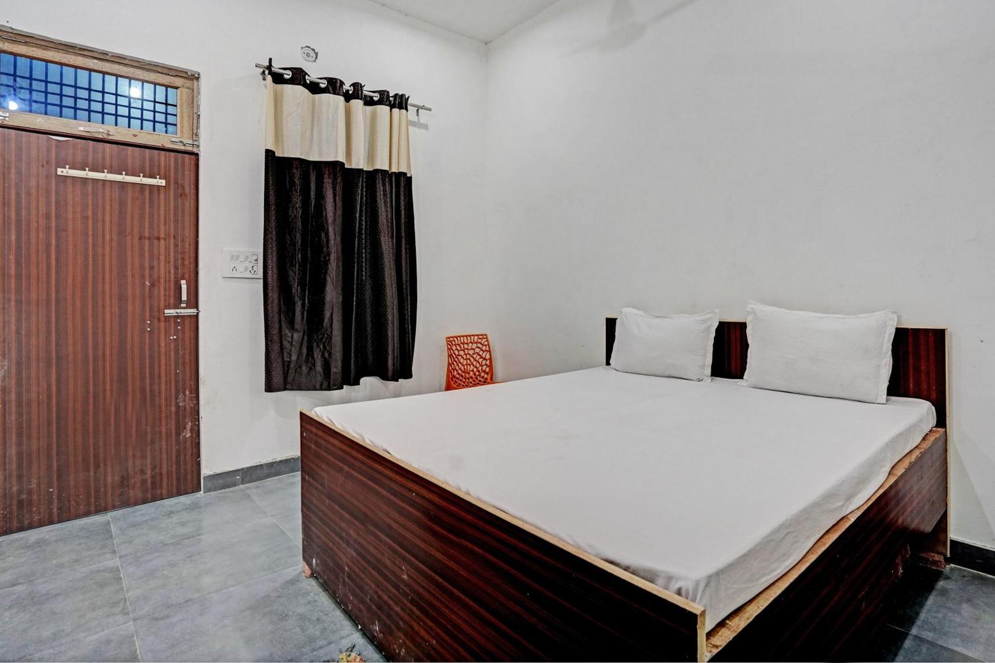 Oyo Double Ss Hotel Hathras Bagian luar foto