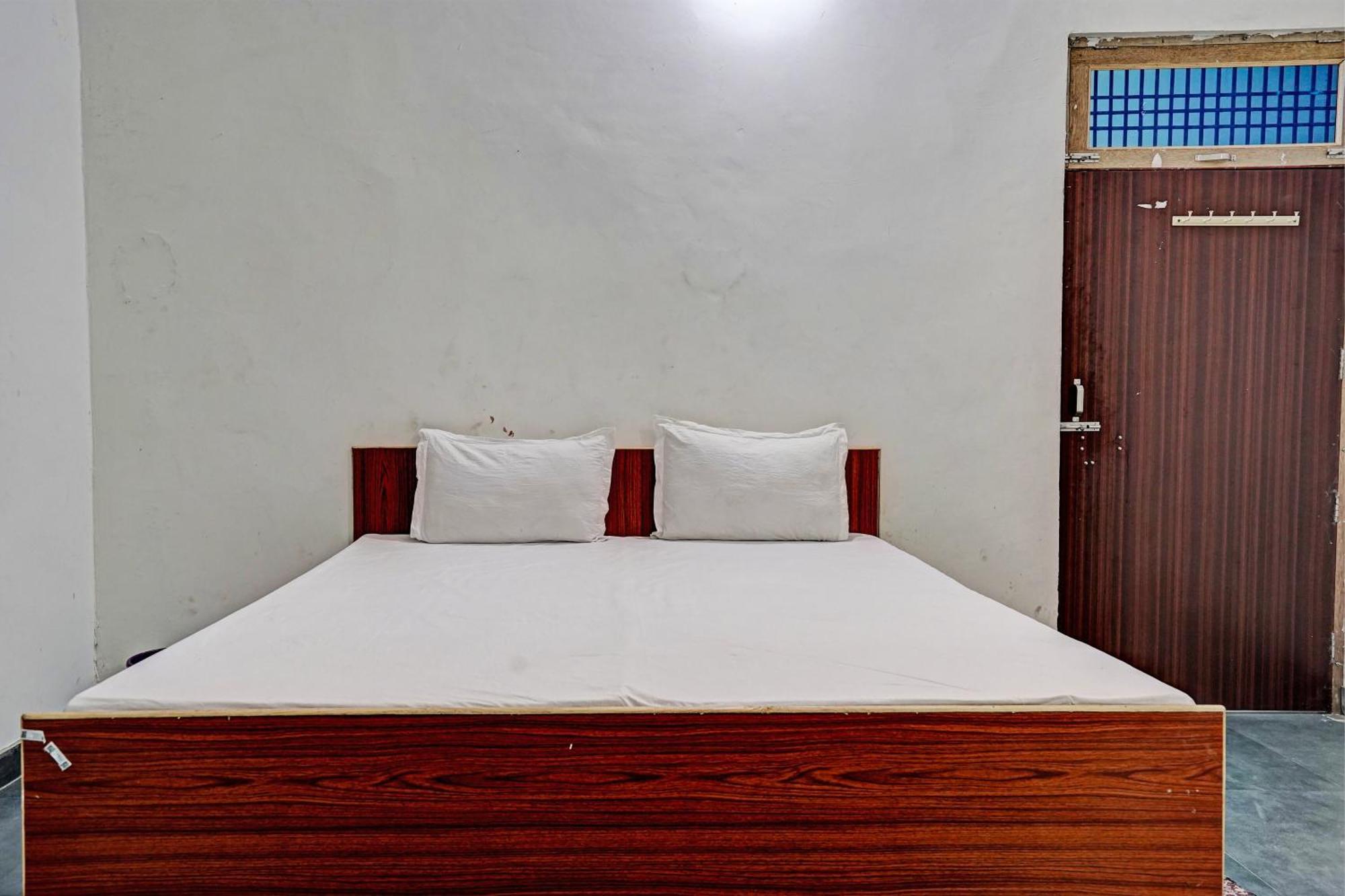 Oyo Double Ss Hotel Hathras Bagian luar foto