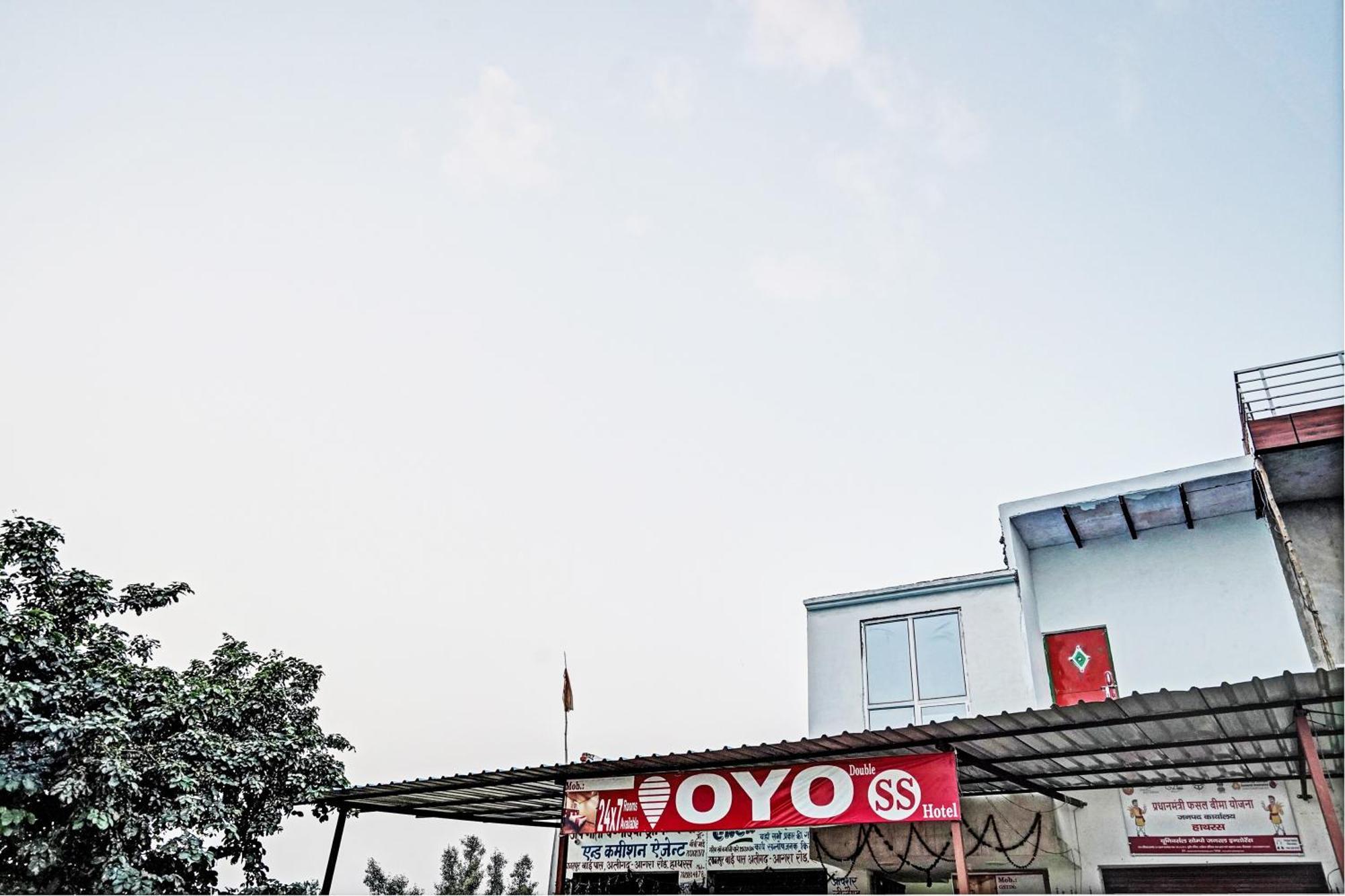 Oyo Double Ss Hotel Hathras Bagian luar foto
