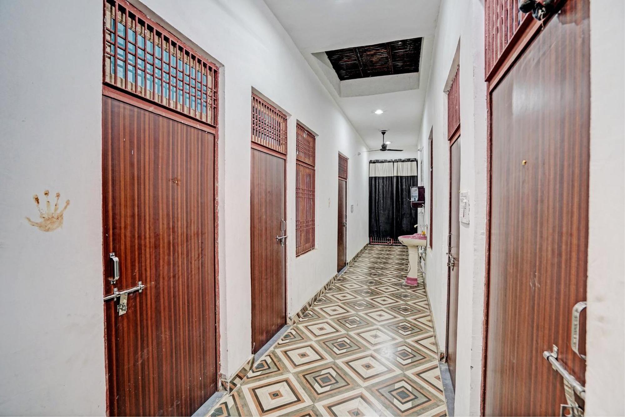 Oyo Double Ss Hotel Hathras Bagian luar foto