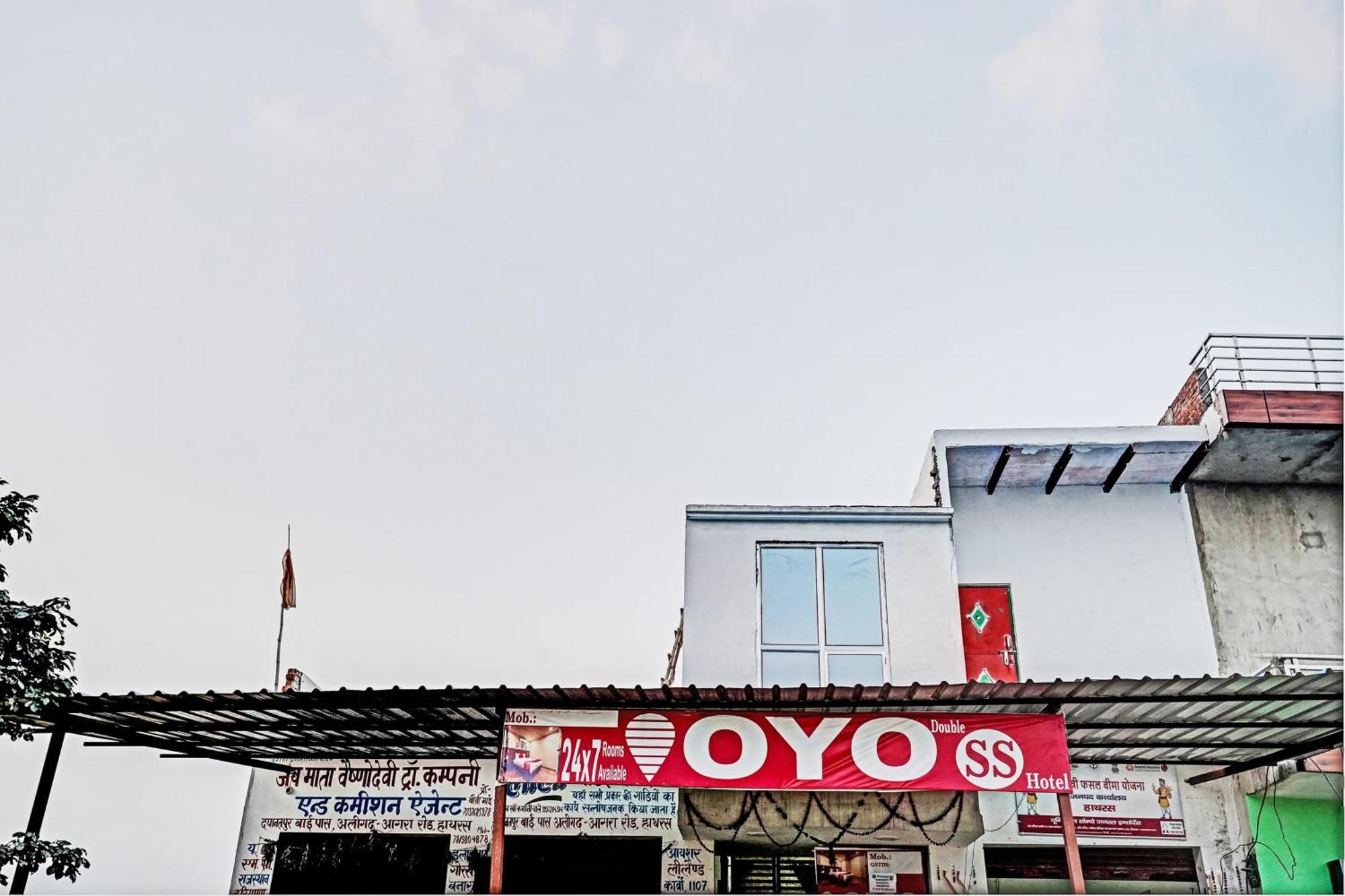 Oyo Double Ss Hotel Hathras Bagian luar foto